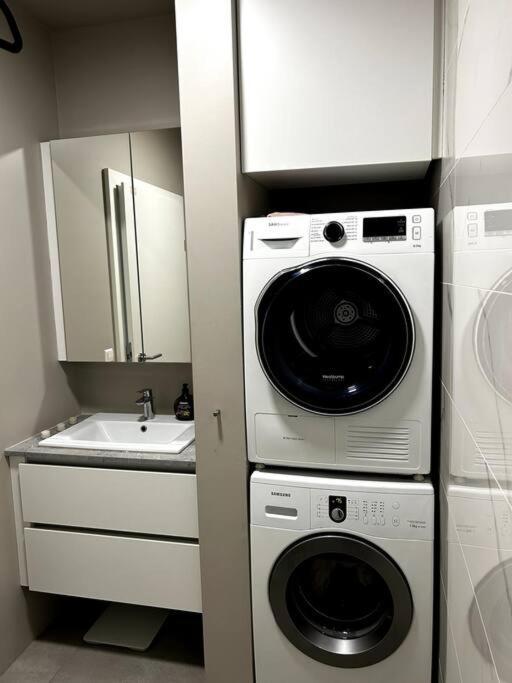 A Modern & Homely Apartment レイキャヴィーク エクステリア 写真